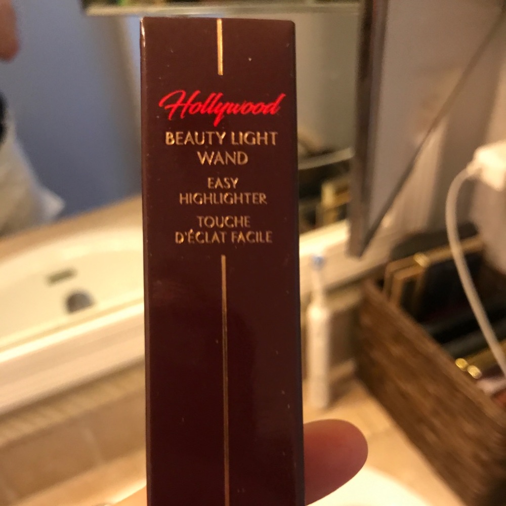 BNIB Charlotte tilbury highlighter wand Spotlight
